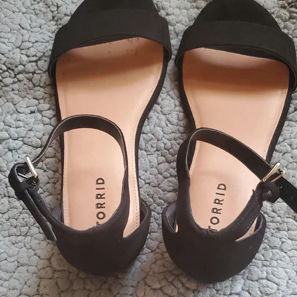 Elegant Torrid 10 WIDE Black Sueded Women's Sandals NWOT - Picture 12 of 13